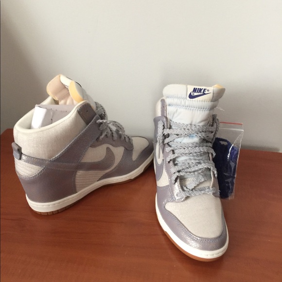 Nike - Picture 2 of 3